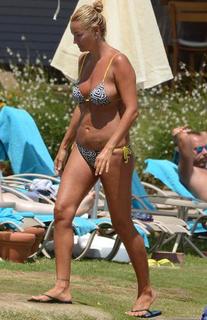 Pinar Altug feet photo thumbnail