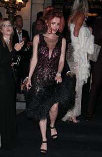 Bella Thorne feet photo thumbnail