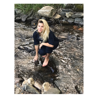 Carolina Dieckmann feet photo thumbnail