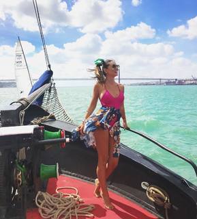 Athina Oikonomakou feet photo thumbnail