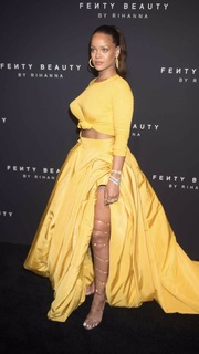 Rihanna feet photo thumbnail
