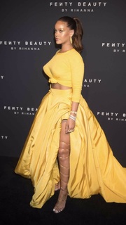 Rihanna feet photo thumbnail