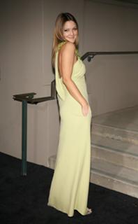 Drew Barrymore feet photo thumbnail