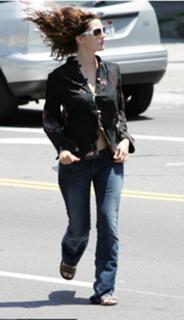 Drew Barrymore feet photo thumbnail