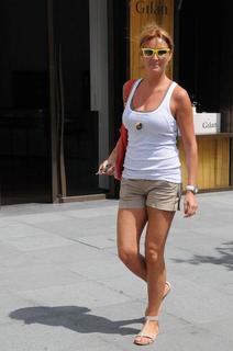 Pinar Altug feet photo thumbnail