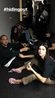 Kendall Jenner feet photo thumbnail
