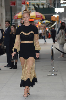 Nina Agdal feet photo thumbnail