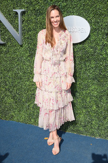 Hilary Swank feet photo thumbnail