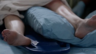 Ellen Pompeo feet photo thumbnail
