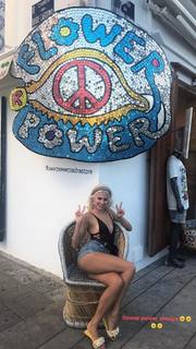 Pixie Lott feet photo thumbnail