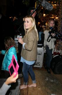 Emily Osment feet photo thumbnail