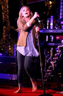 Emily Osment feet photo thumbnail