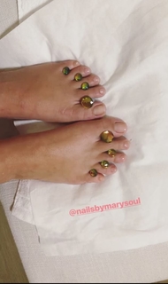 Ashley Graham feet photo thumbnail