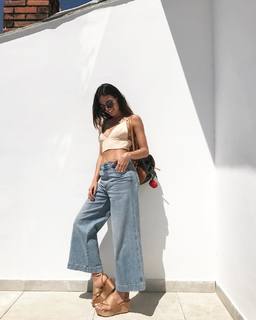 Isis Valverde feet photo thumbnail