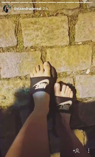 Lívia Andrade feet photo thumbnail