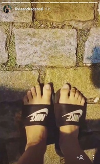 Lívia Andrade feet photo thumbnail