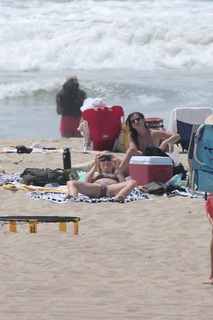 Julianne Hough feet photo thumbnail