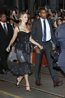 Jennifer Lawrence feet photo thumbnail