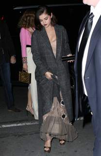 Selena Gomez feet photo thumbnail