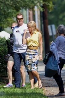 Jennifer Aniston feet photo thumbnail