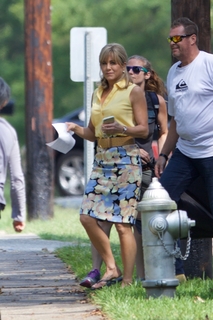 Jennifer Aniston feet photo thumbnail