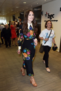 Keira Knightley feet photo thumbnail