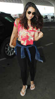Shraddha Kapoor feet photo thumbnail