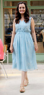 Dia Mirza feet photo thumbnail