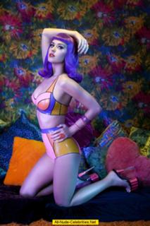 Katy Perry feet photo thumbnail