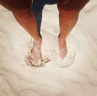 Cara Delevingne feet photo thumbnail