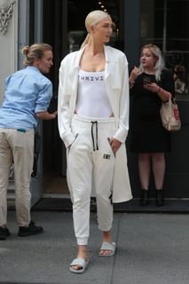 Karlie Kloss feet photo thumbnail