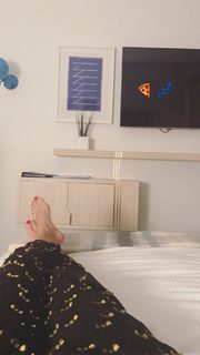Adriene Mishler feet photo thumbnail