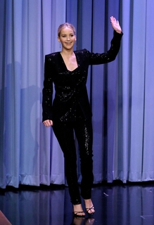 Jennifer Lawrence feet photo thumbnail