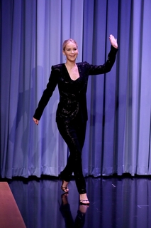 Jennifer Lawrence feet photo thumbnail