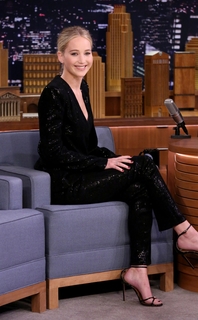 Jennifer Lawrence feet photo thumbnail