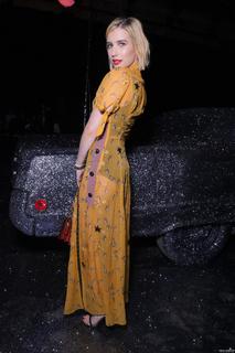 Emma Roberts feet photo thumbnail
