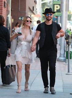 Ashley Greene feet photo thumbnail