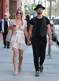 Ashley Greene feet photo thumbnail