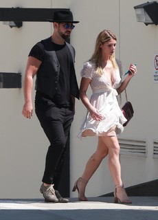 Ashley Greene feet photo thumbnail