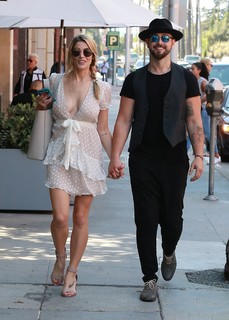Ashley Greene feet photo thumbnail