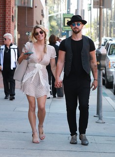Ashley Greene feet photo thumbnail