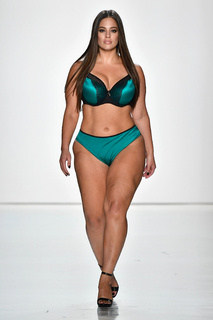 Ashley Graham feet photo thumbnail