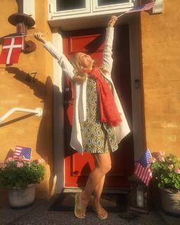 Kino MacGregor feet photo thumbnail