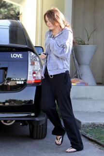 Miley Cyrus feet photo thumbnail