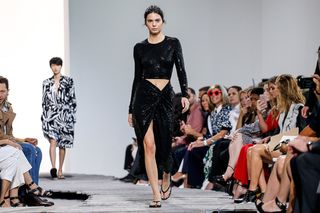 Kendall Jenner feet photo thumbnail