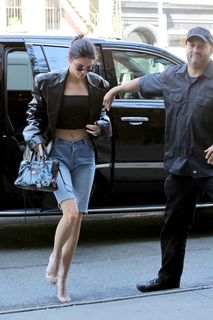 Kendall Jenner feet photo thumbnail