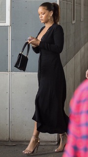 Rihanna feet photo thumbnail