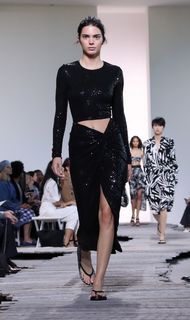 Kendall Jenner feet photo thumbnail