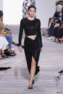 Kendall Jenner feet photo thumbnail