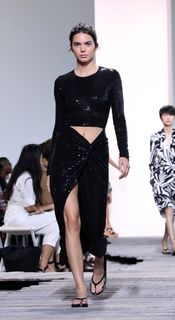 Kendall Jenner feet photo thumbnail